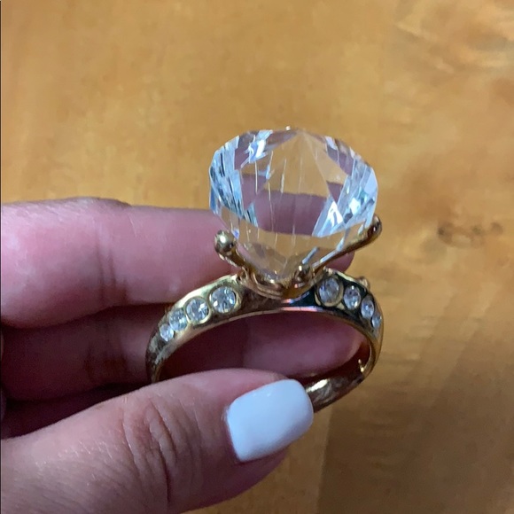 Jewelry - Fantasy diamond gold ring pin